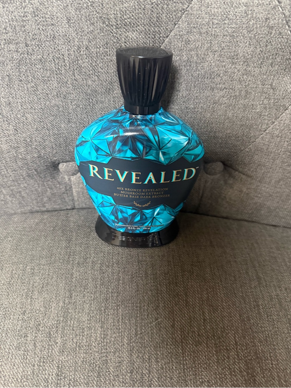 Revealed Blue Bronzing Tanning Lotion – Hydrating Dark Bronzer